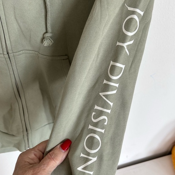 Divided NWT Women’s Sage Green Hoodie

Size L - Picture 5 of 8